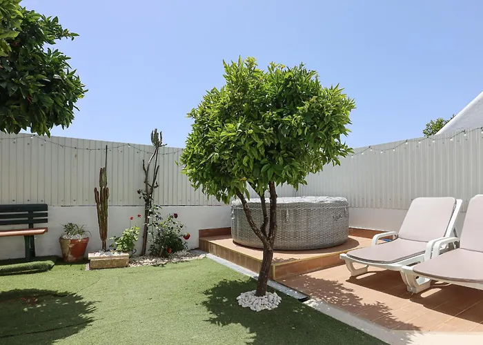 Villa Casa Bacalhau - - Jacuzzi - By Bedzy *