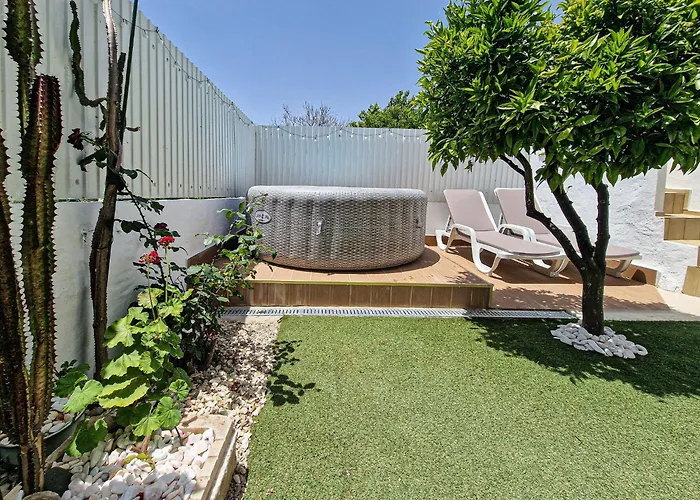 Villa Casa Bacalhau - - Jacuzzi - By Bedzy *