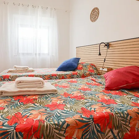 빌라 Casa Bacalhau - - Jacuzzi - By Bedzy Tunes