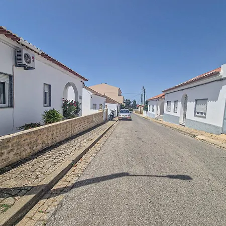 Casa Bacalhau - - Jacuzzi - By Bedzy * Tunes